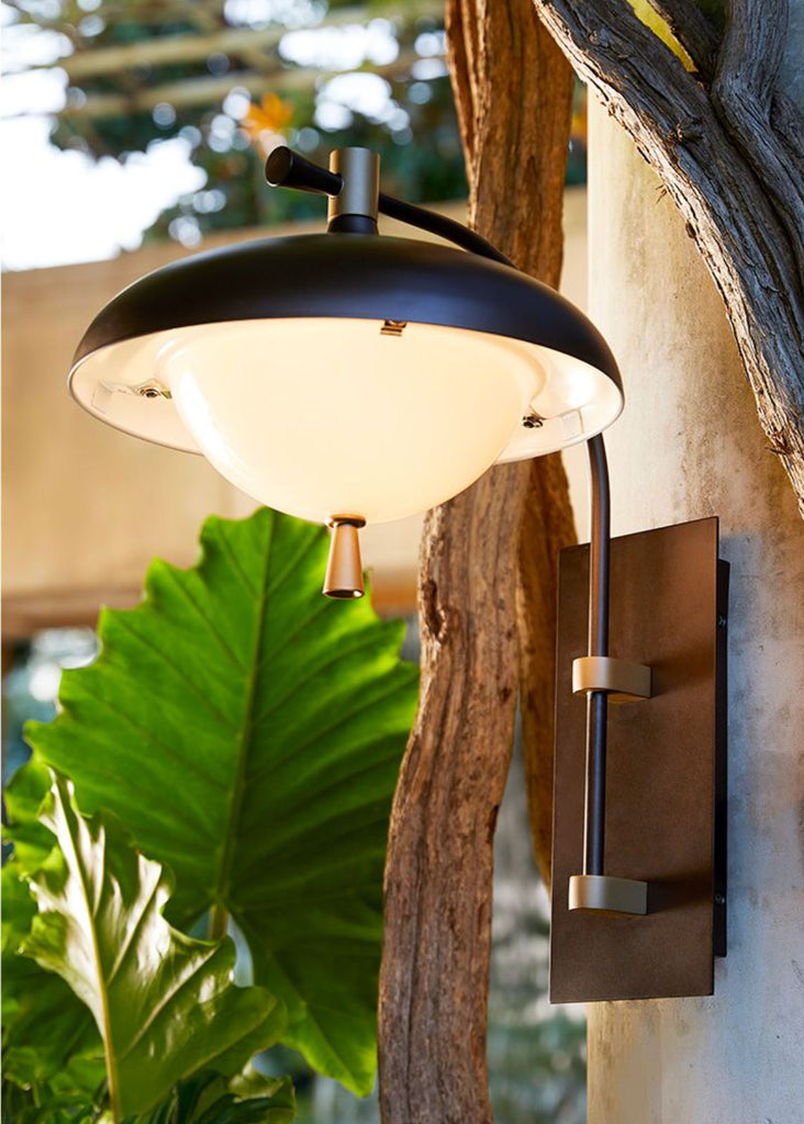 Outdoor Lighting and Fixtures to the Trade