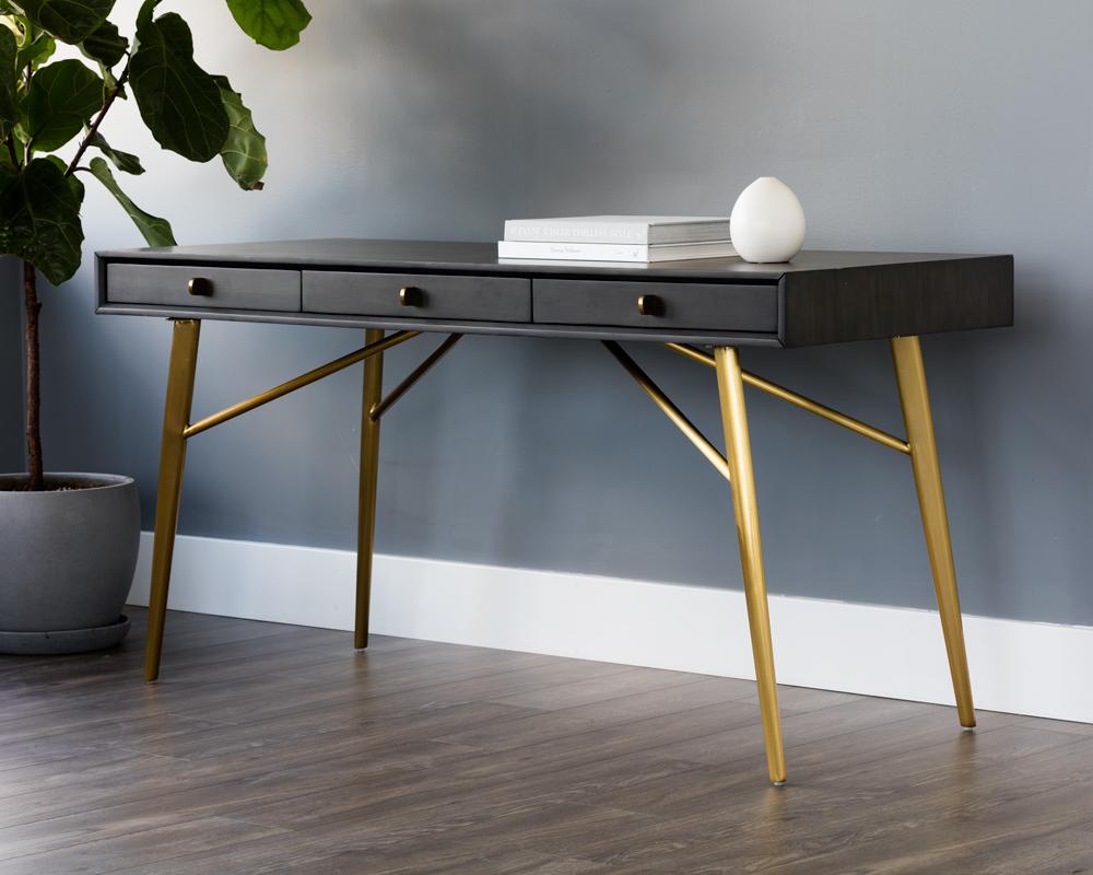 Giana Desk