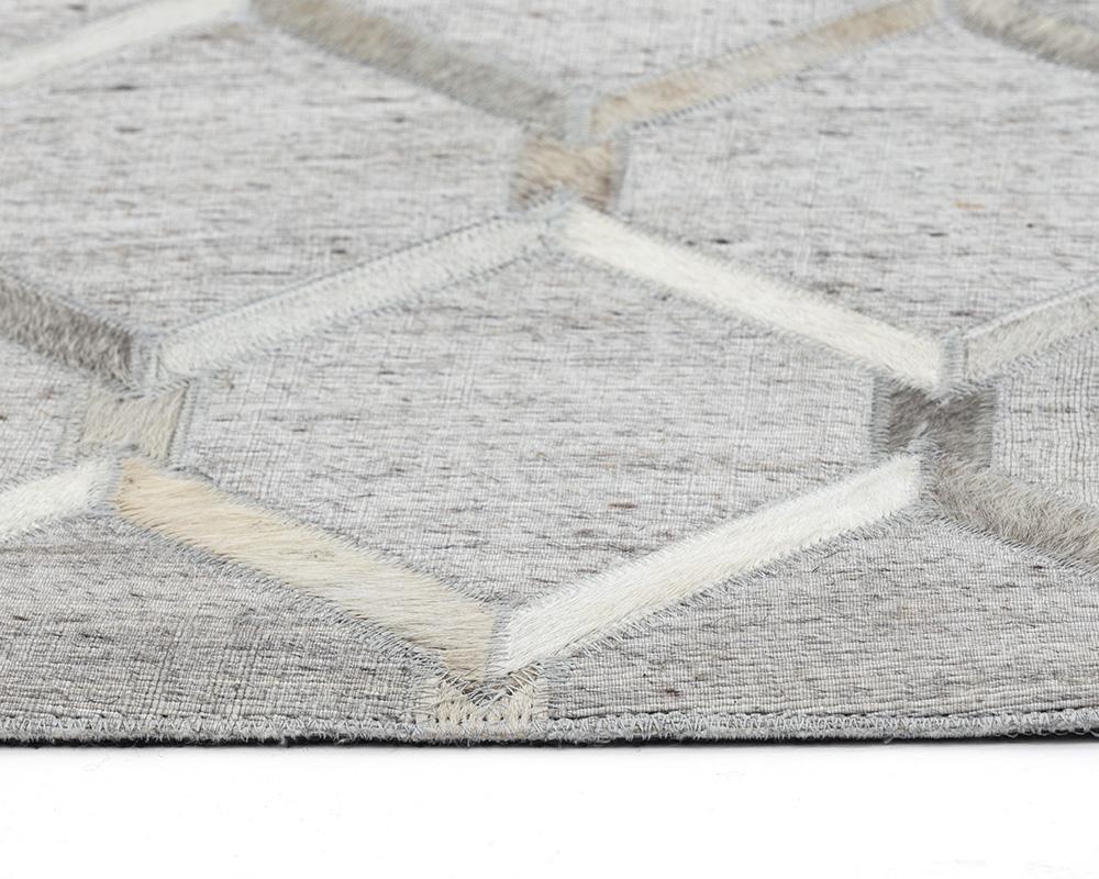 Bordeaux Hand-Made Rug - Ivory / Grey - 5' X 8'