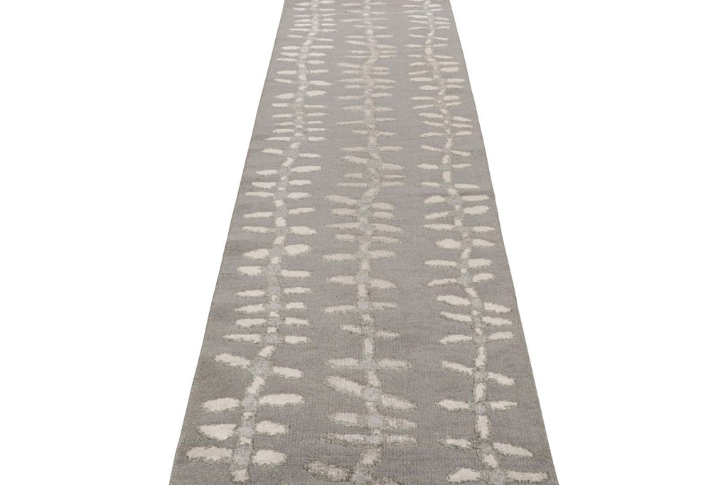 Scandinavian Runner Rug In Silver Gray Tones With Floral Patterns