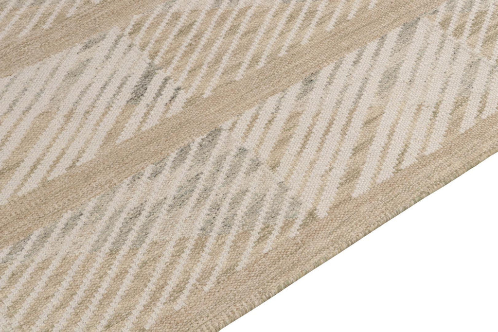 Scandinavian Rug with White-Beige Geometric Patterns