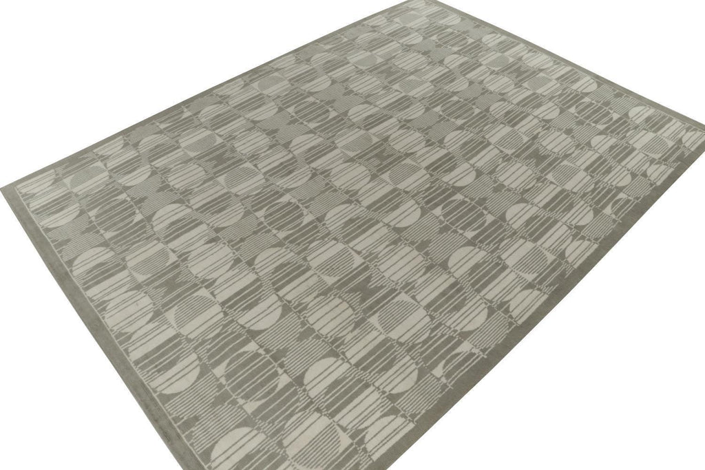 European Deco Rug in Grey and White Geometric Patterns