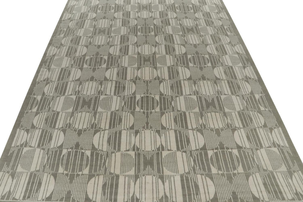 European Deco Rug in Grey and White Geometric Patterns