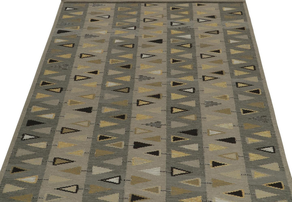 Scandinavian Rug in Grey with Gold Geometric Pattern