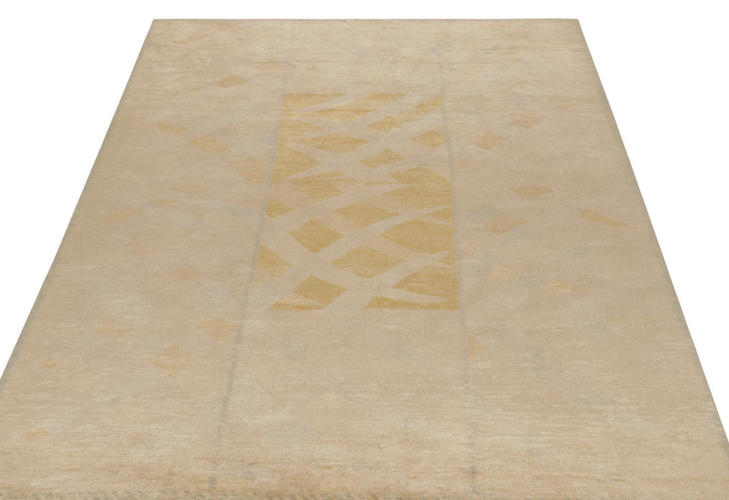 Scandinavian Rug in Gold and Ivory Geometric Pattern