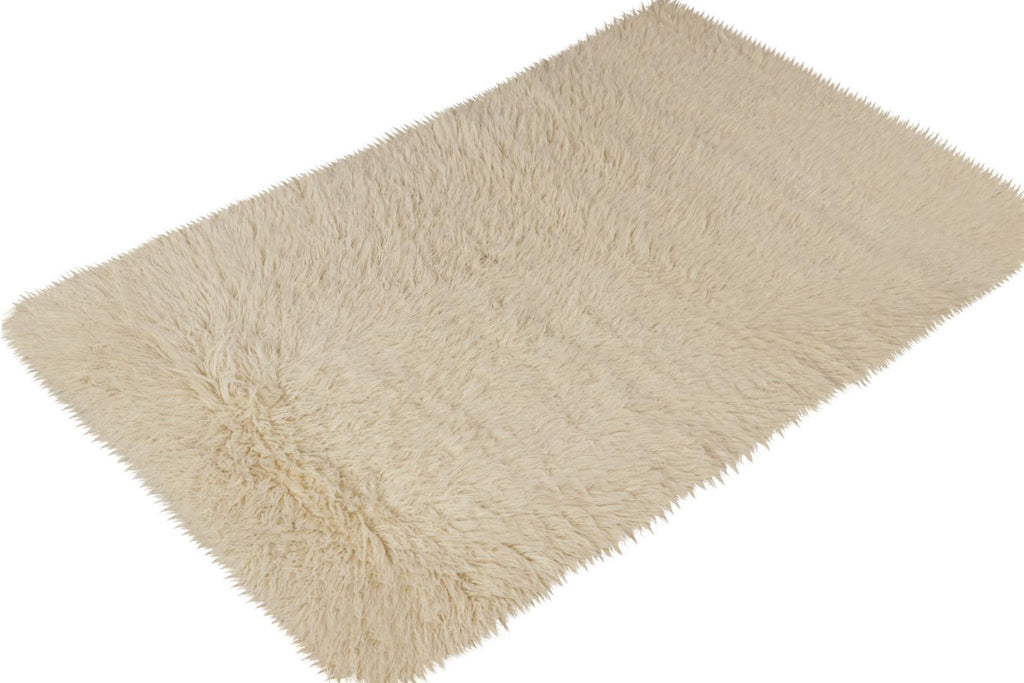 Vintage Tulu Rug In Off White Shag Pile