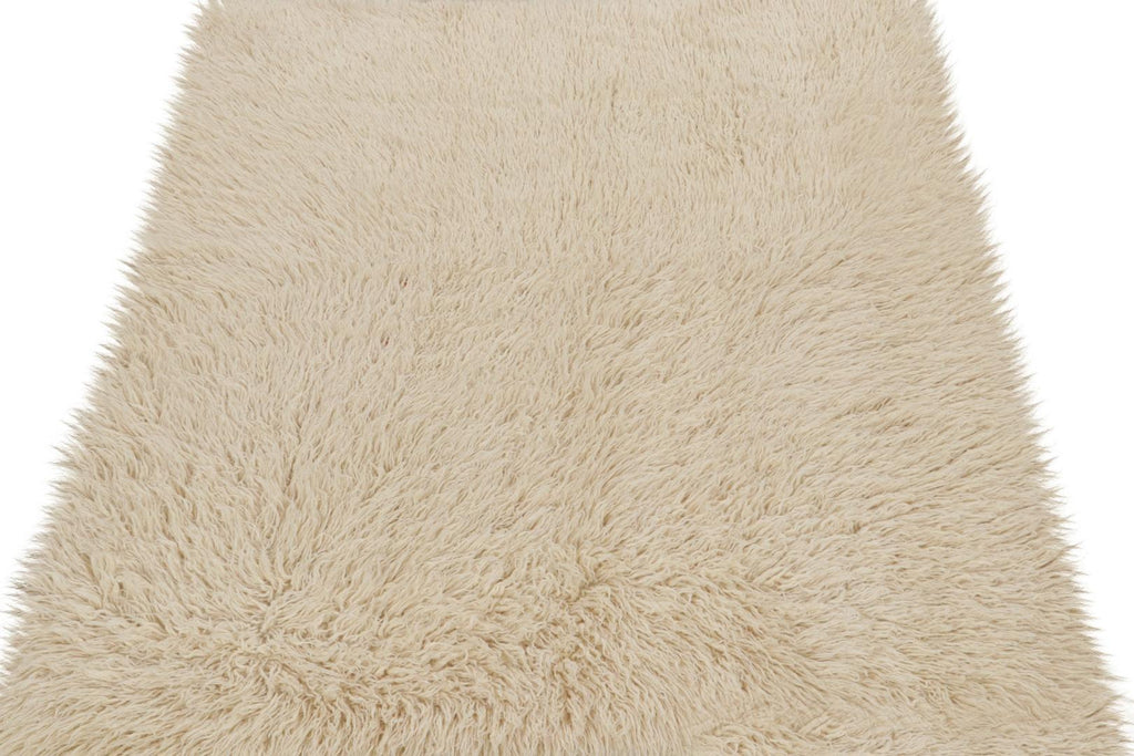 Vintage Tulu Rug In Beige And Off White Shag Pile