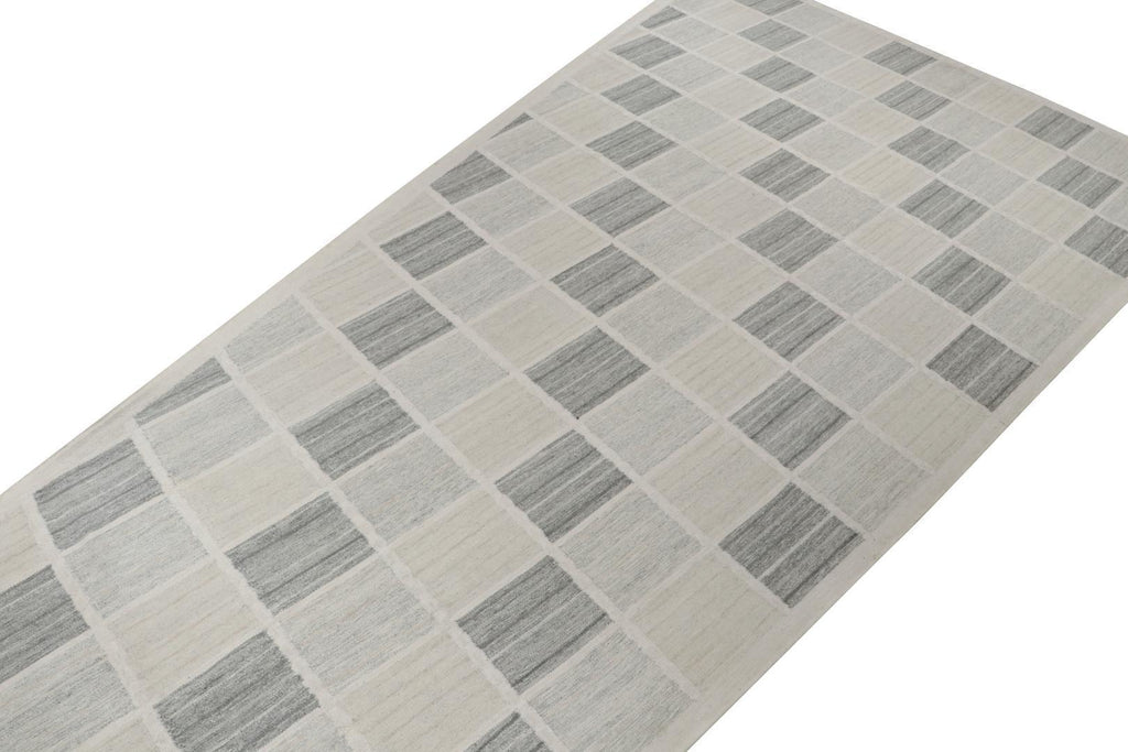 Scandinavian Trapezoid Rug in Grey with Geometric Pattern