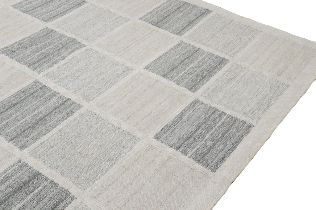 Scandinavian Trapezoid Rug in Grey with Geometric Pattern