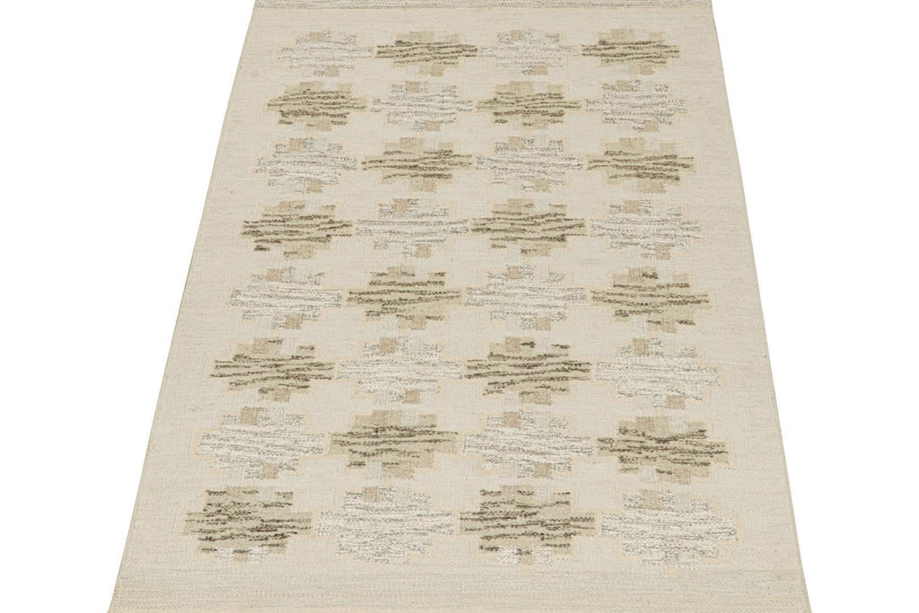 Scandinavian Rug With White & Beige Brown Geometric Patterns