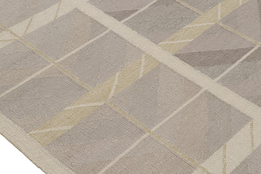 Scandinavian Rug With Taupe Chevrons & Geometric Patterns