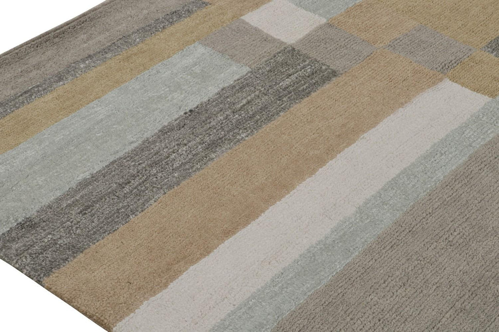 Scandinavian Rug With Gray Brown & White Geometric Patterns