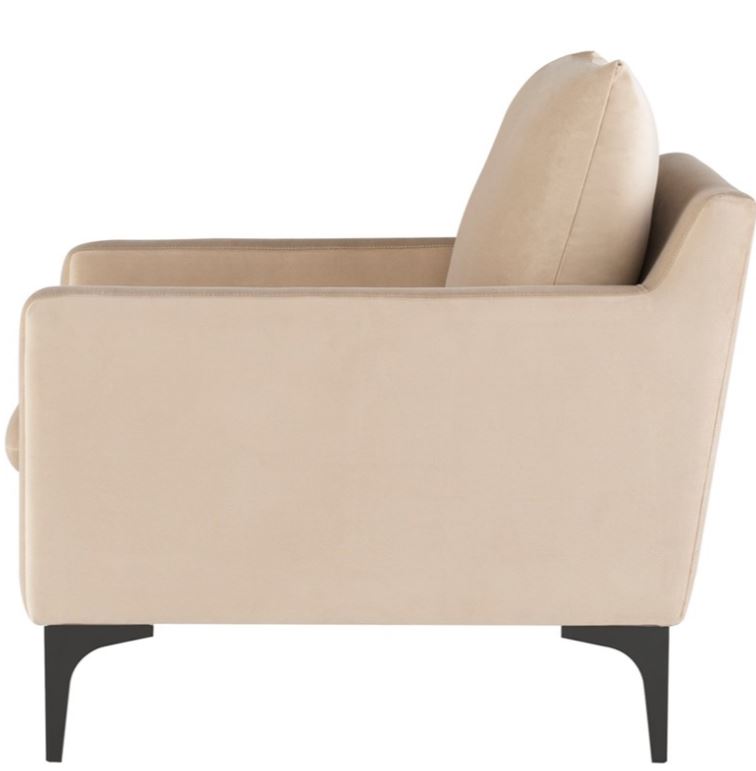 Anders Lounge Chair - Nude with Matte Black Legs