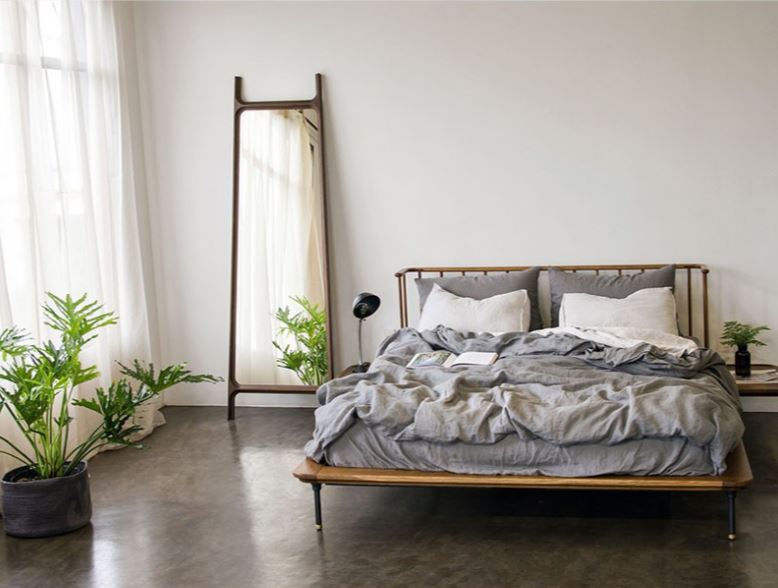 Distrikt Bed King Bed - Hard Fumed