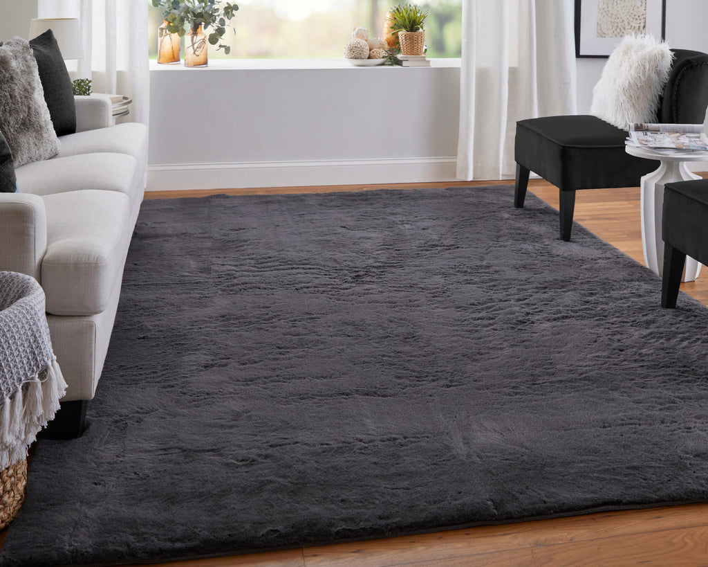 Luxe Velour Transitional Solid Taupe Black Area Rug (5' x 6'6")