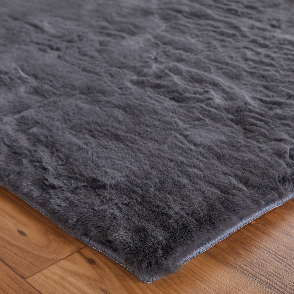 Luxe Velour Transitional Solid Taupe Black Area Rug (5' x 6'6")