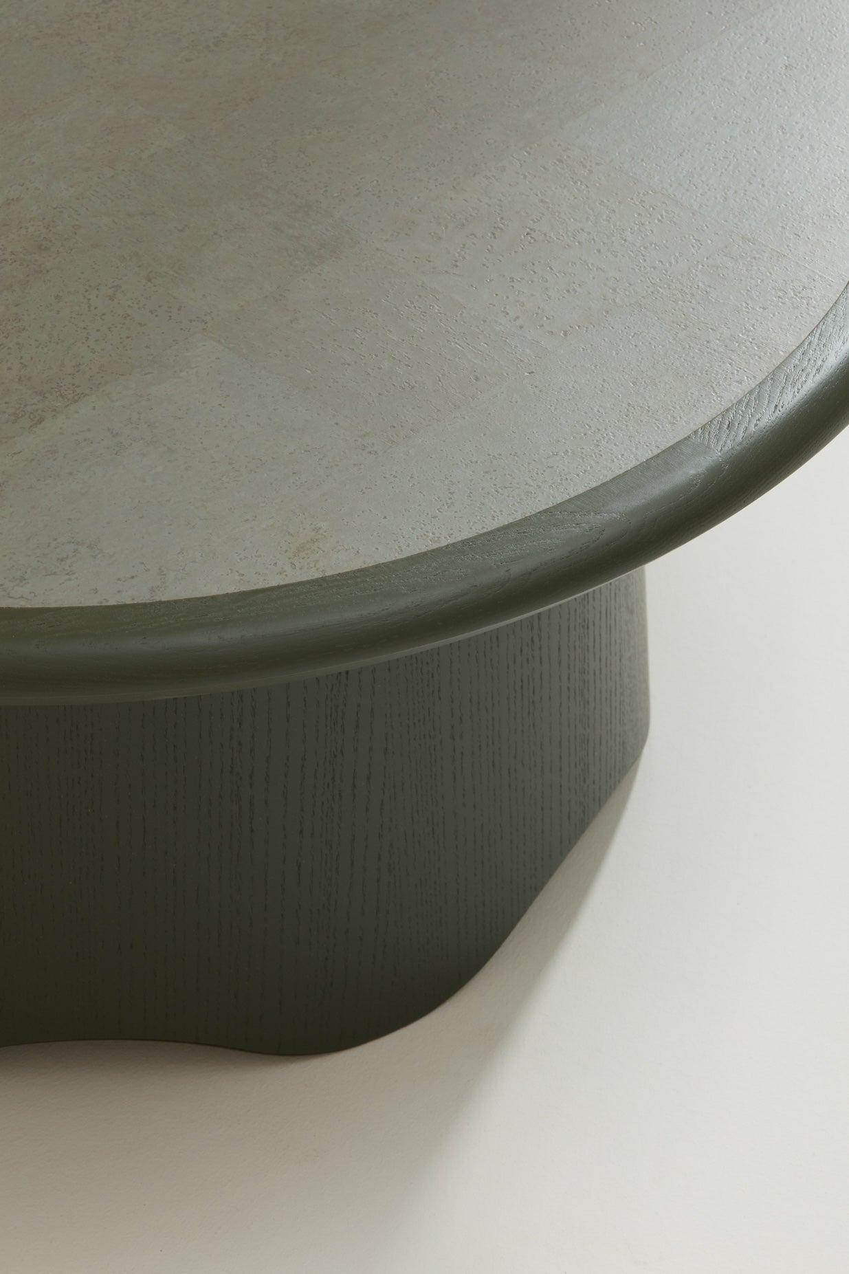 Corolla 281, Lacquered Ash