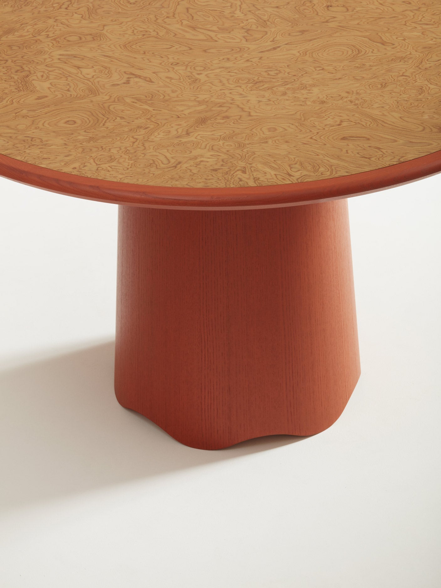 Corolla 282, Lacquered Ash, Alpi Wood Veneer Top