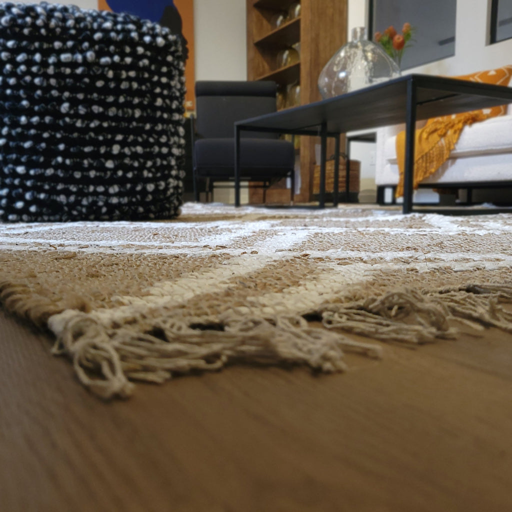 Aiken Natural Jute and Recycled Cotton Zig-Zag Fringe Rug in 5x8