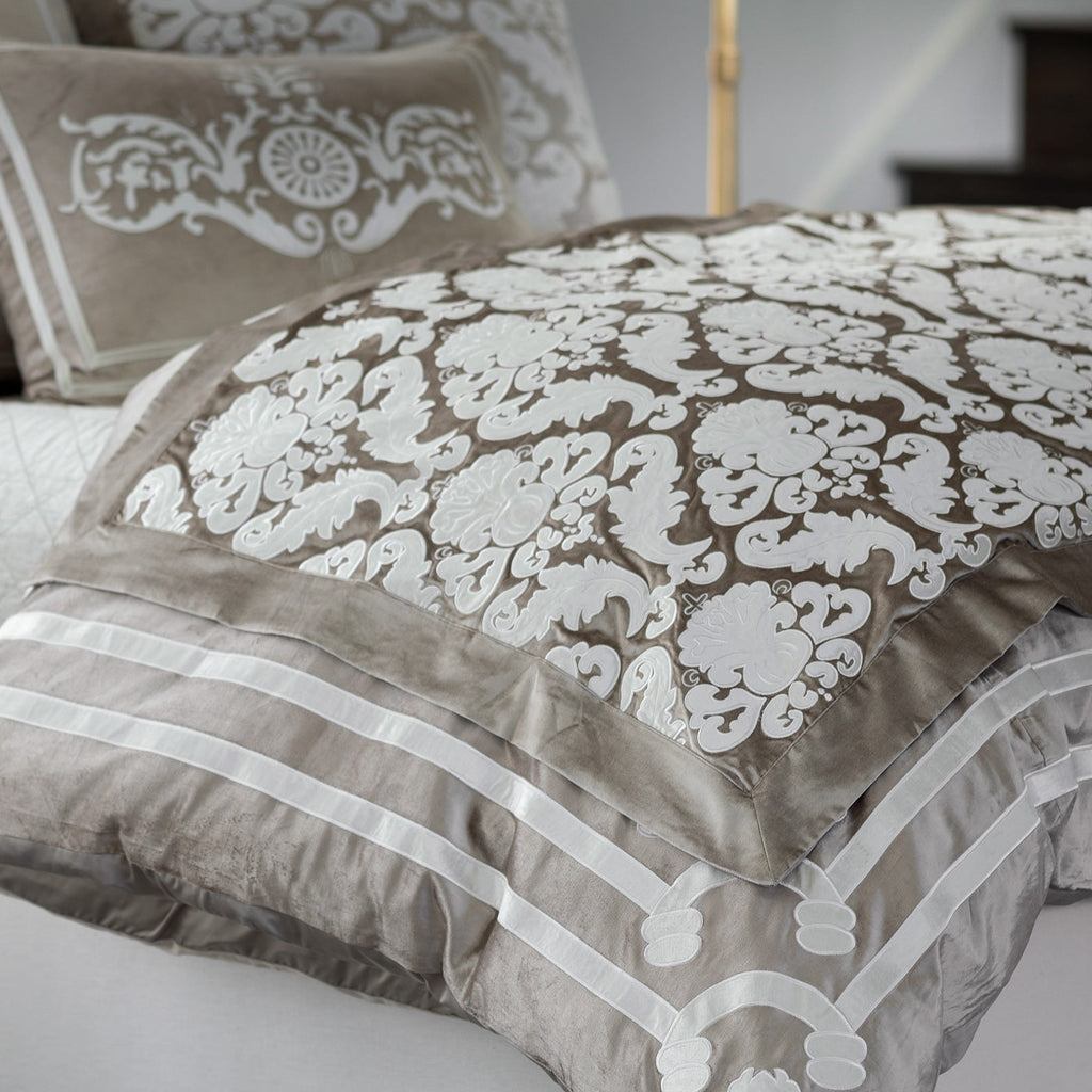 Versailles Throw, Champagne Velvet, Ivory Velvet 36X88