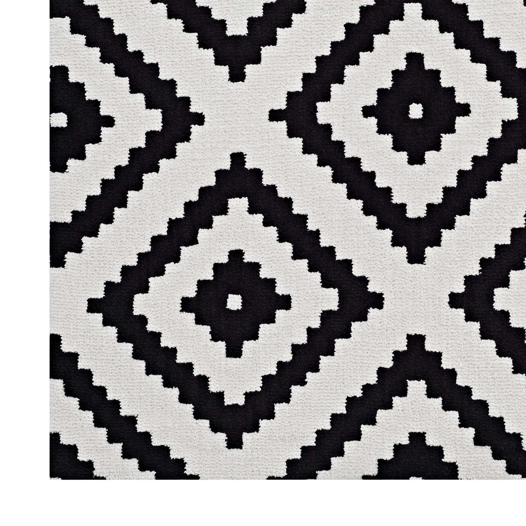 Alika Abstract Diamond Trellis 8x10 Area Rug in Black and White