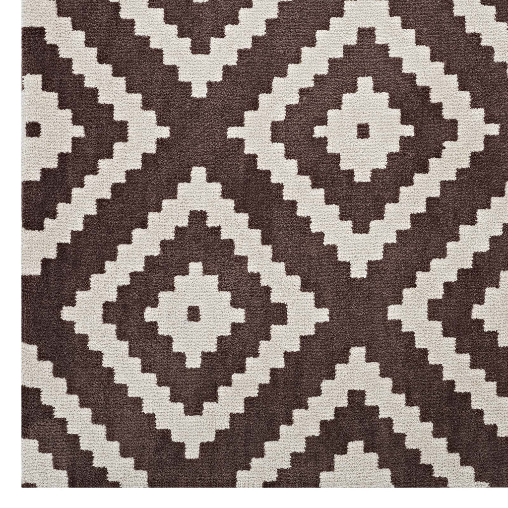 Alika Abstract Diamond Trellis 5x8 Area Rug in Ivory and Brown