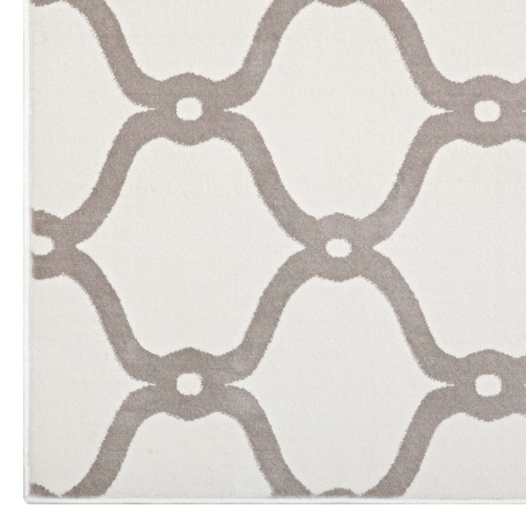 Beltara Chain Link Transitional Trellis 5x8 Area Rug in Beige and Ivory