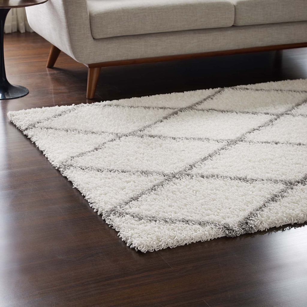 Toryn Diamond Lattice 5x8 Shag Area Rug in Ivory and Gray