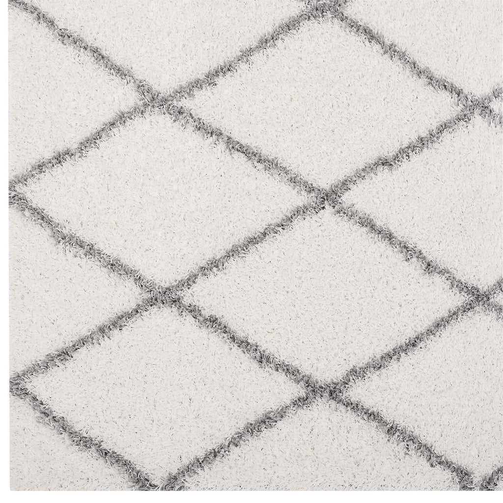 Toryn Diamond Lattice 8x10 Shag Area Rug in Ivory and Gray