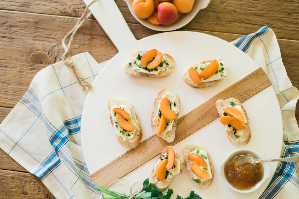 White Round Mod Charcuterie Board