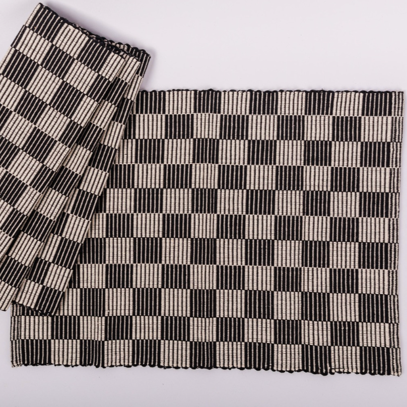 S/4 Handloomed Checkered Placemats   Black