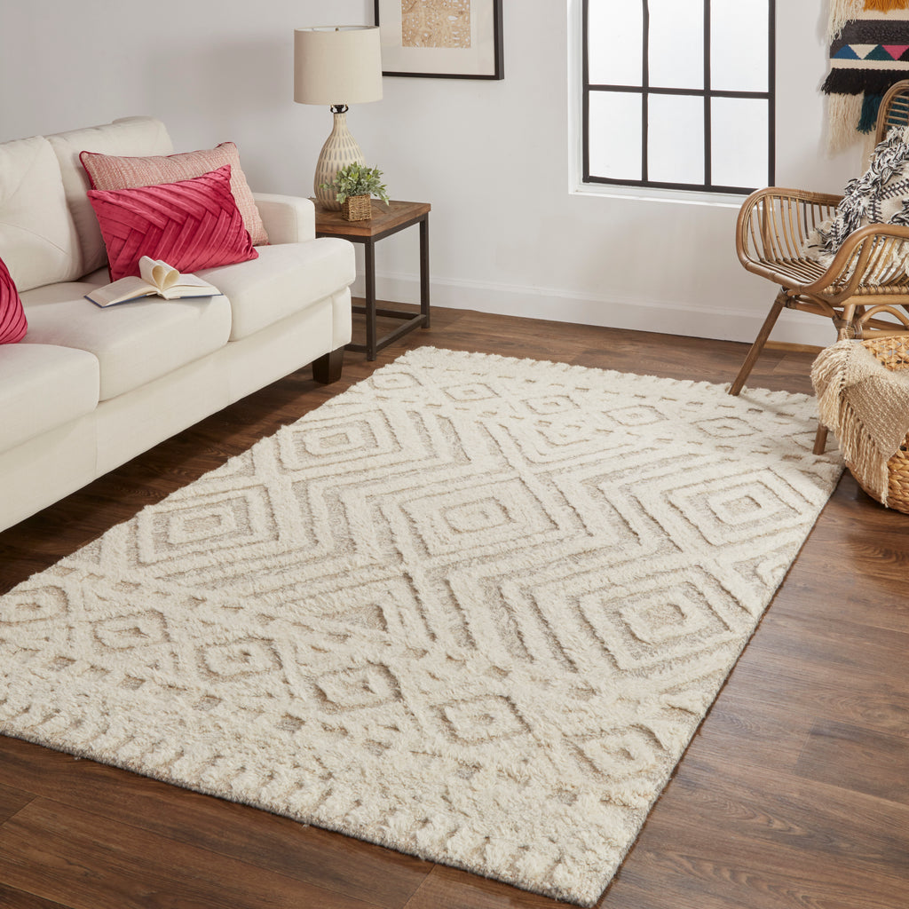 Anica Transitional Diamond Ivory Tan Area Rug (8' x 10')