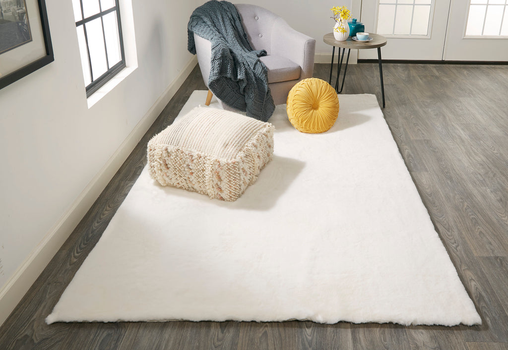 Luxe Velour Transitional Solid White Area Rug (2' x 3')