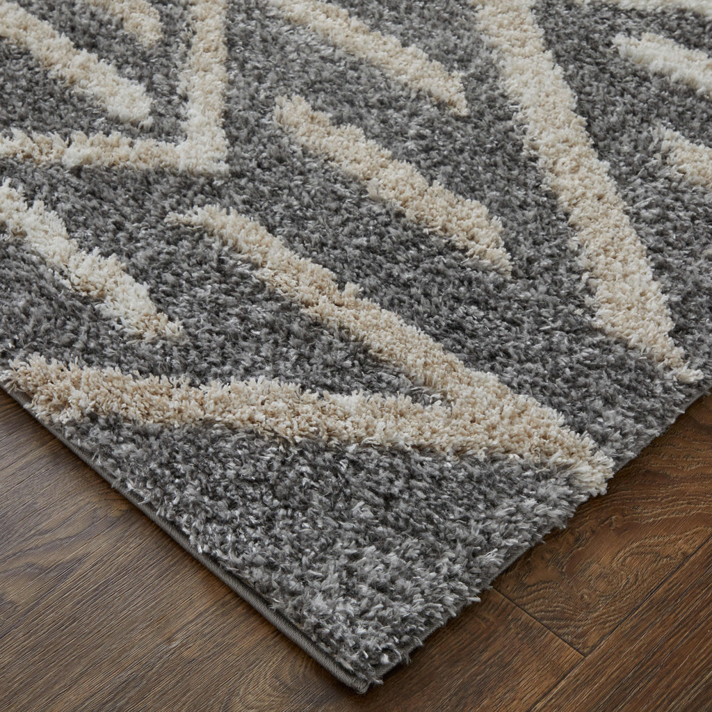 Mynka Transitional Diamond Gray Ivory Area Rug (2'6" x 8')