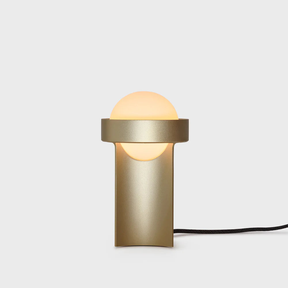 Loop Table Lamp with Sphere III Bulb