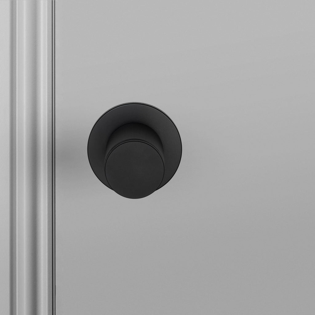 Door Knob / Pre-Drilled / Passage / Linear