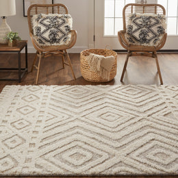 Anica Transitional Diamond Ivory Tan Area Rug (8' x 10')