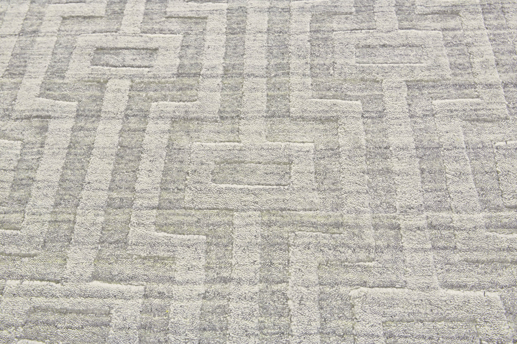 Gramercy Modern Geometric Silver Area Rug (2'6" x 8')