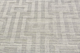 Gramercy Modern Geometric Silver Area Rug (5'6" x 8'6")