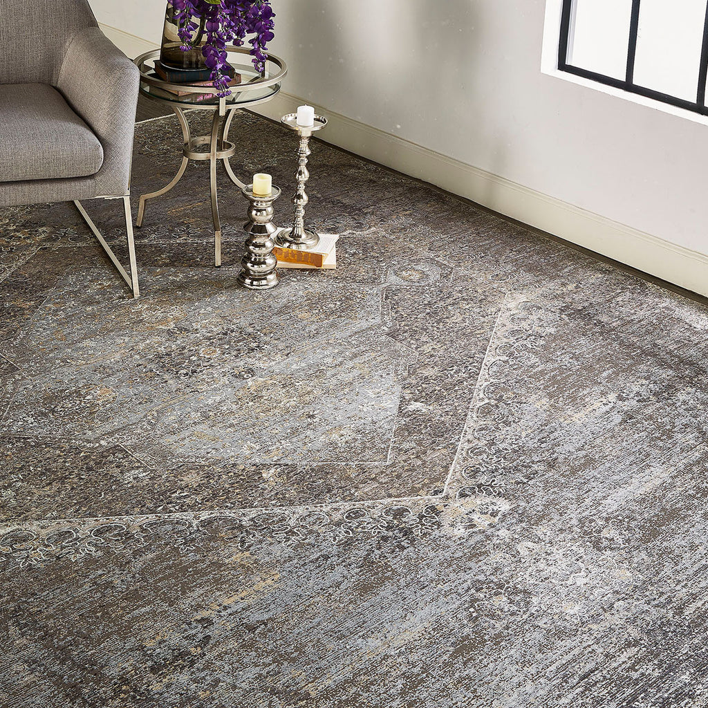 Sarrant Transitional Distressed Gray Silver Ivory Area Rug (5' x 7'2")