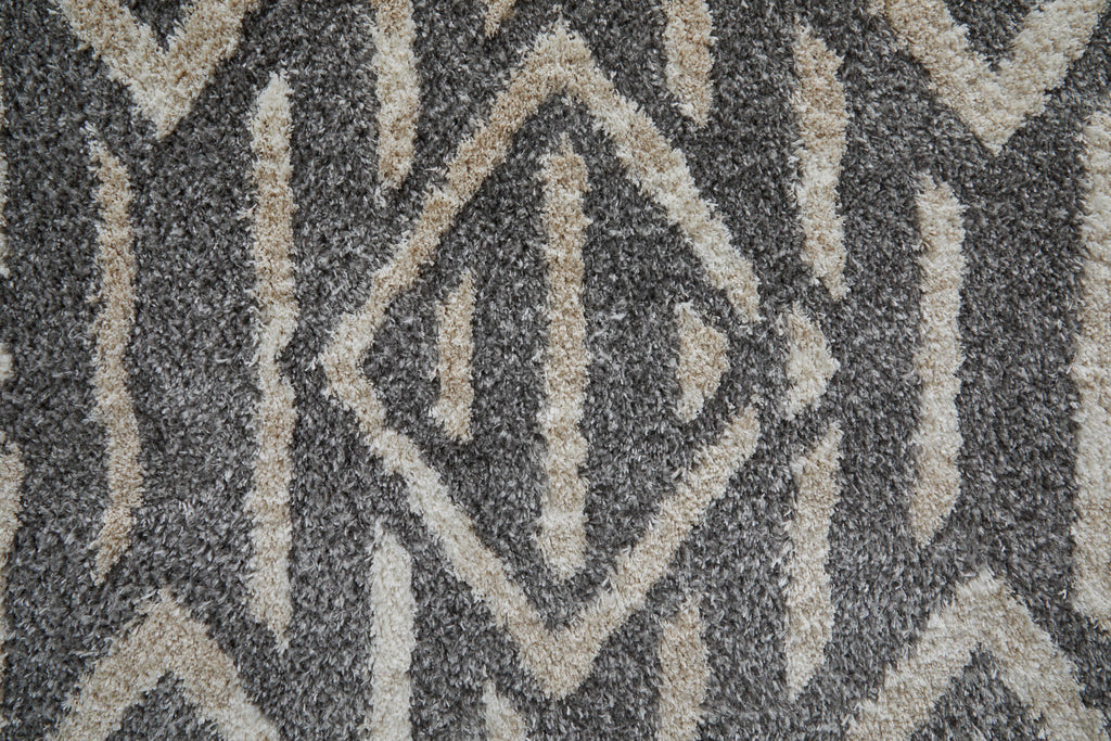 Mynka Transitional Diamond Gray Ivory Area Rug (2'6" x 8')