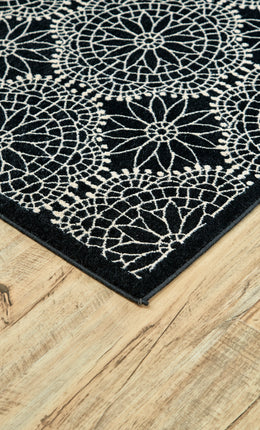 Azeri Transitional Damask Black White Area Rug (2'10" x 7'10")