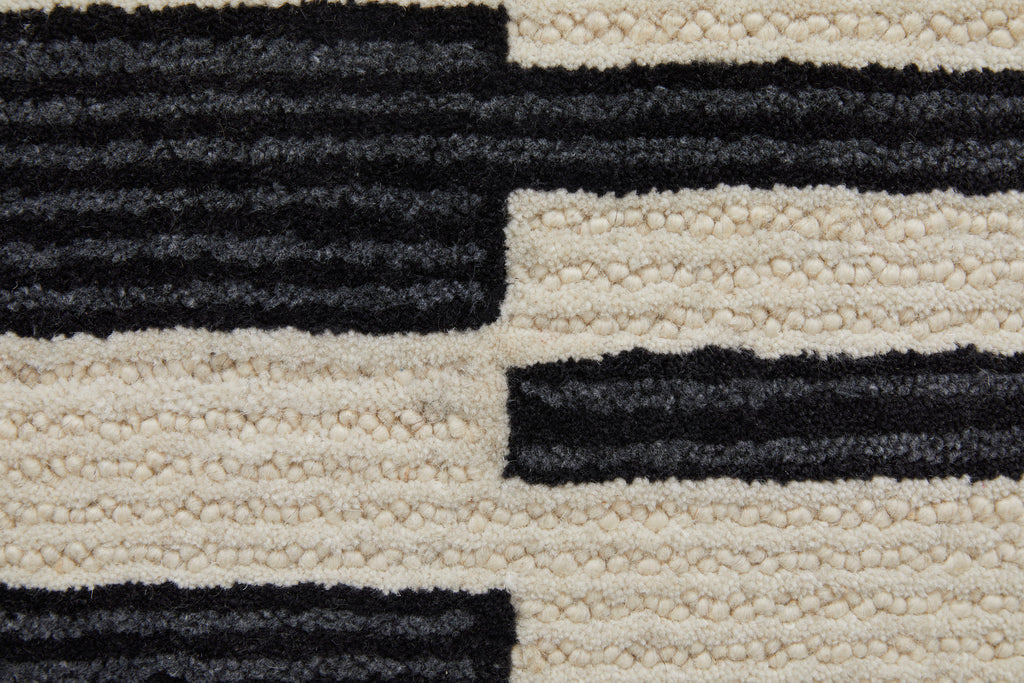 Maguire Transitional Abstract Ivory Black Area Rug (5' x 8')