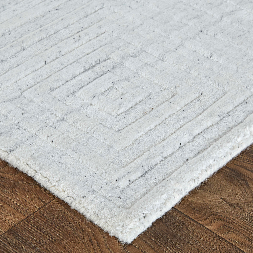 Redford Transitional Solid White Silver Area Rug (2' x 3' / Pattern 1)