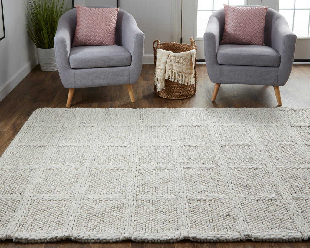 Berkeley Transitional Solid Ivory Gray Area Rug (5' x 8' / Pattern 2)