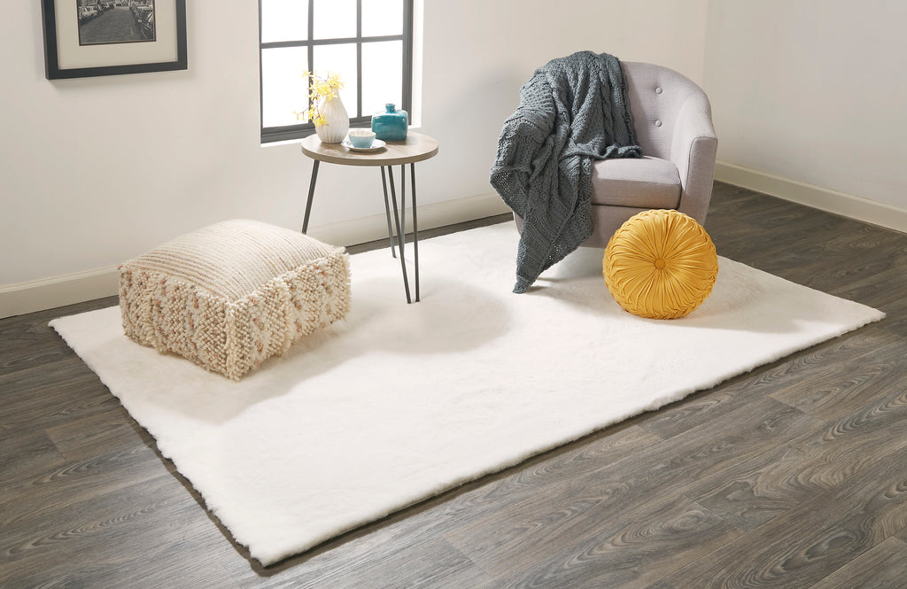 Luxe Velour Transitional Solid White Area Rug (2' x 3')