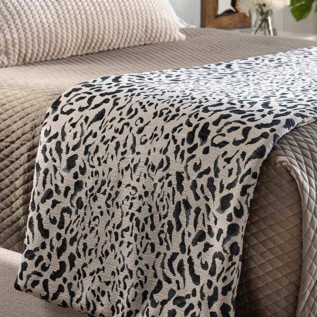 Spectrum Safari Onyx Padded Bed Scarf (25X98)