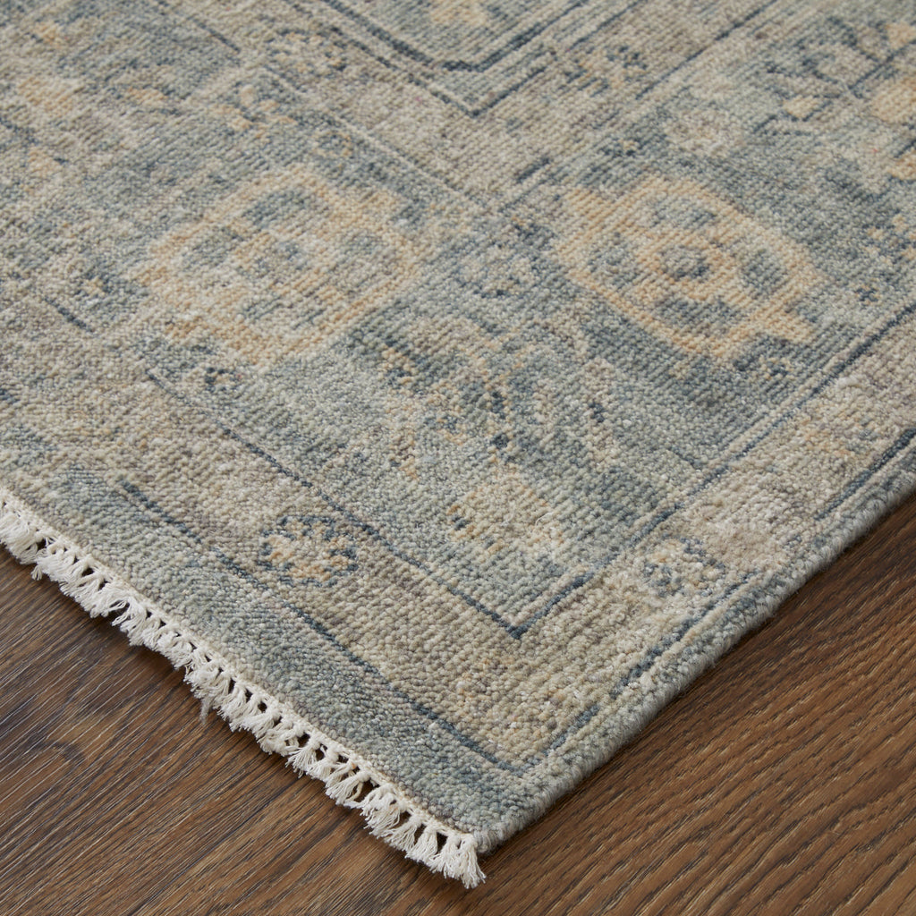 Wembley Traditional Distressed Taupe Ivory Area Rug (3' x 5')