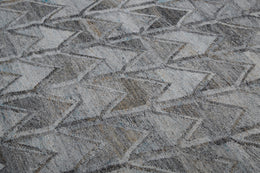 Beckett Transitional Herringbone Gray Silver Taupe Area Rug (3'6" x 5'6")