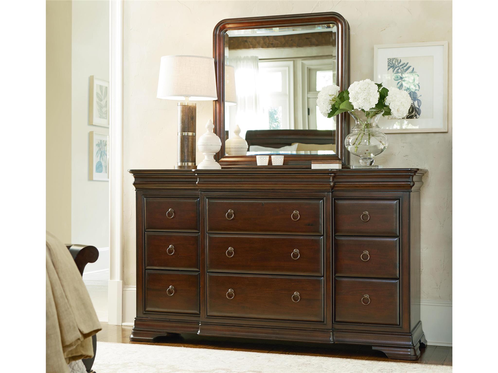 Reprise Dresser